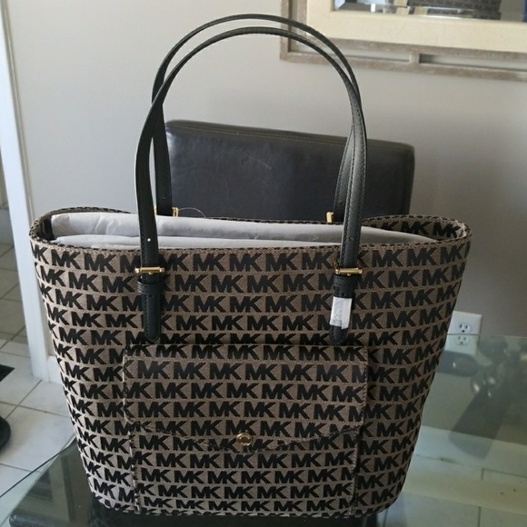 🔴SOLD🔴Michael Kors Tote Bag - Picture 2 of 8